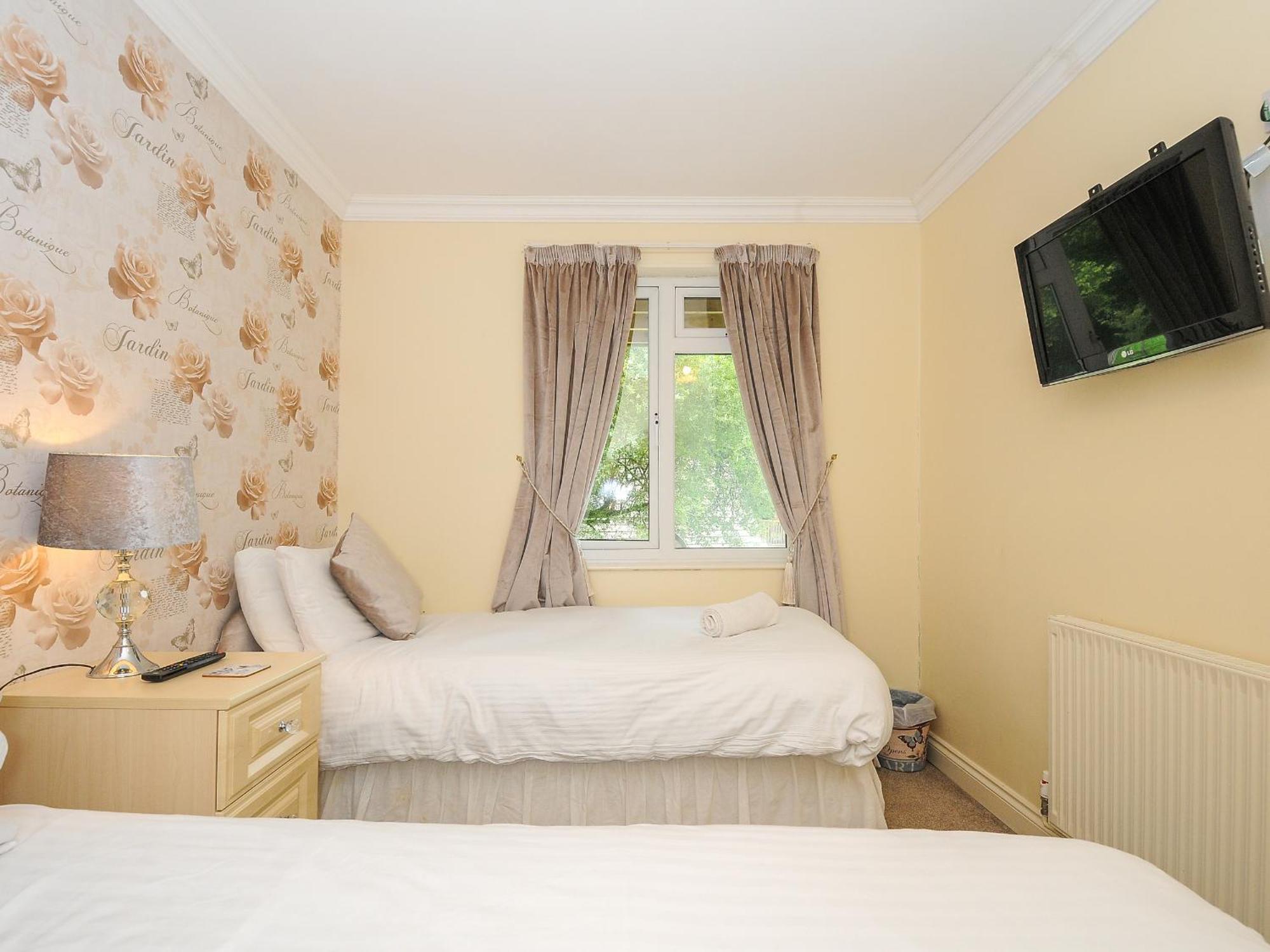 Dart Lodge Callington Екстериор снимка